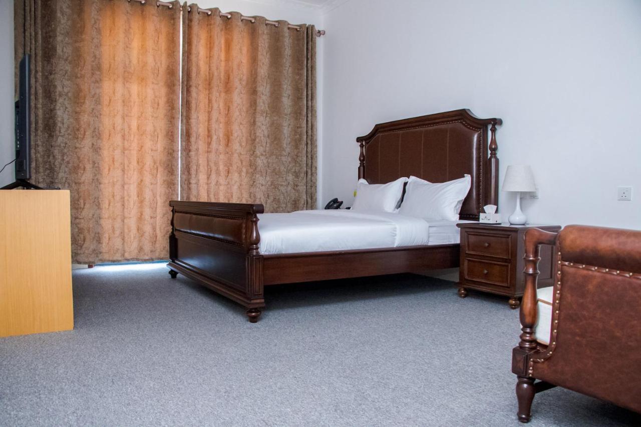 Hotel Lark 4*